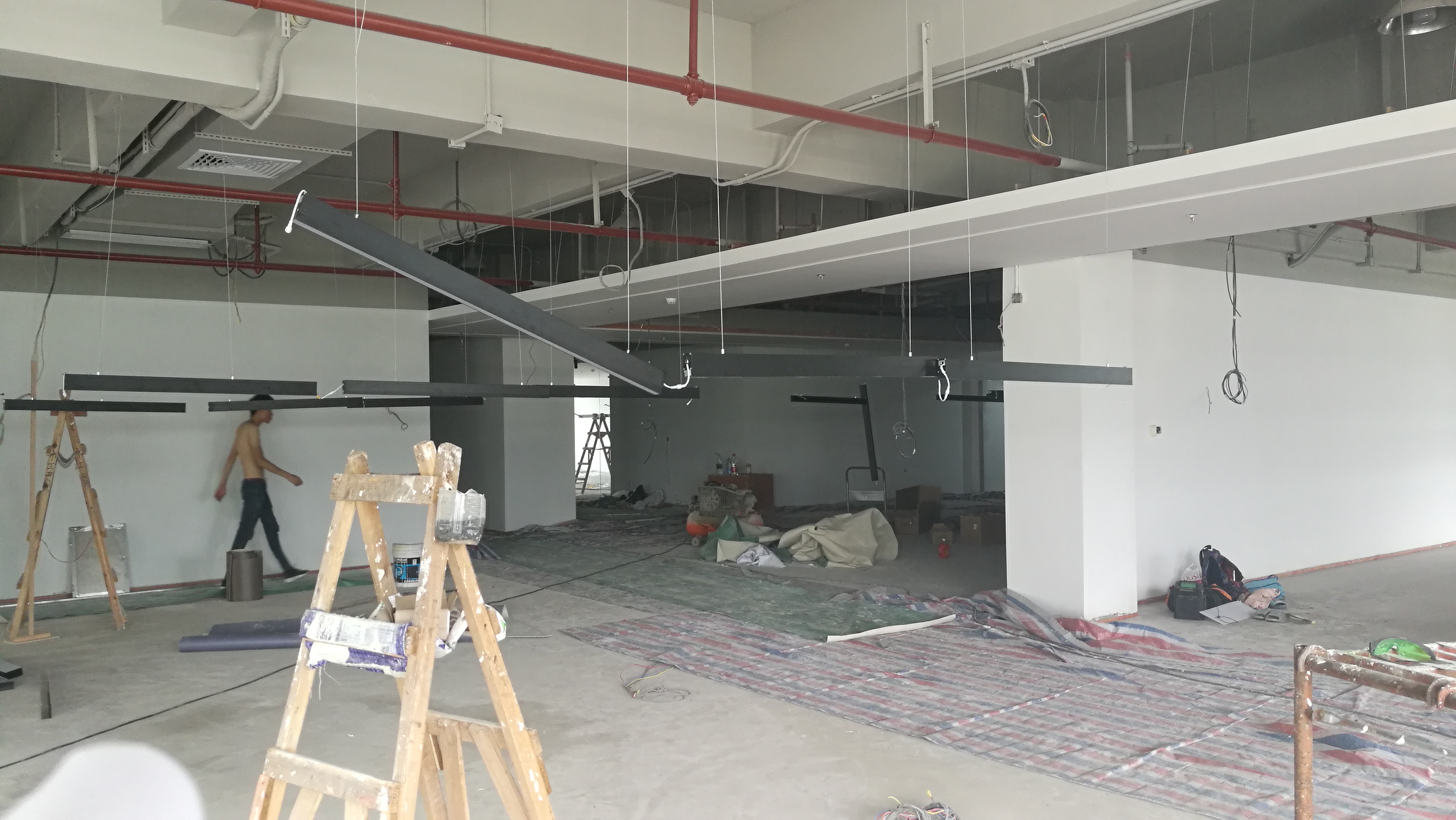 武汉餐馆老板花费万元办消防合格证 经查为假证